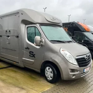 Camion VL 2 chevaux stalles