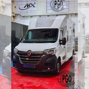 Camion Chevaux Renault Master 2021