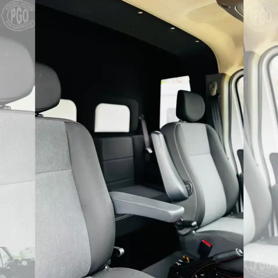Camion Chevaux AKX 5 Places – Image 3