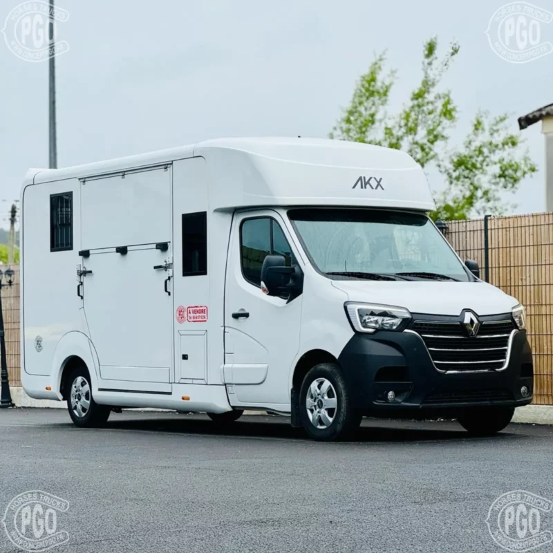 Camion Chevaux Renault Master 5 Places – 2,3 L DCI 165 CV – Aménagement Stalles AKX – 2023