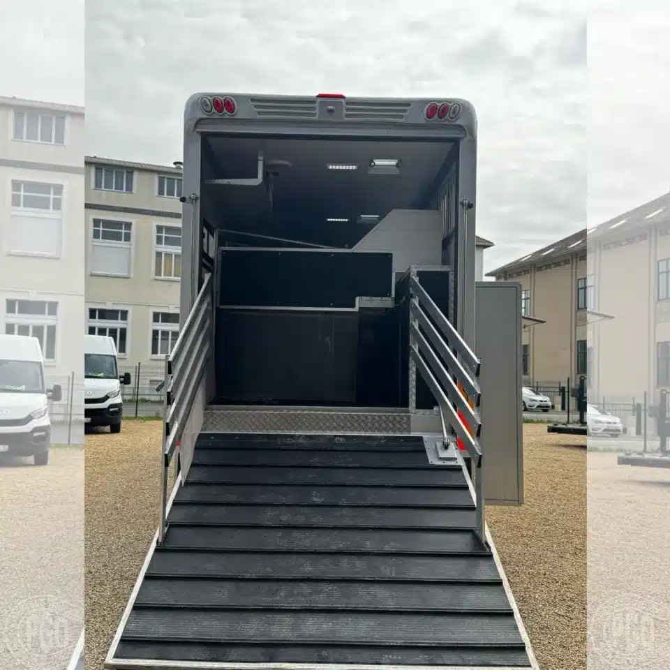 Renault Midlum 7 Chevaux avec Home Car – Image 3