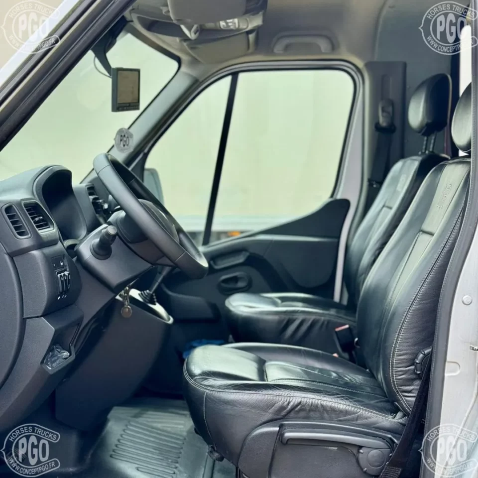 Camion Chevaux Renault Master 5 Places Aménagement Krismar – Image 2
