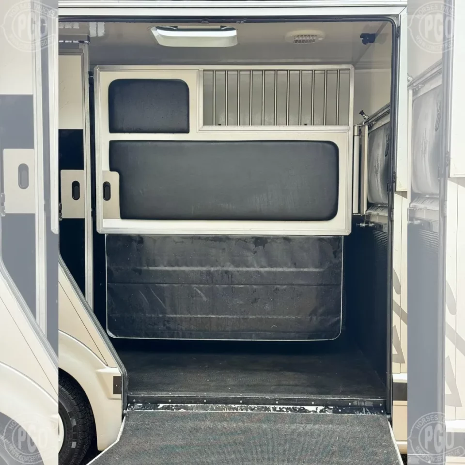 Camion Chevaux Renault Master 5 Places Aménagement Krismar – Image 11
