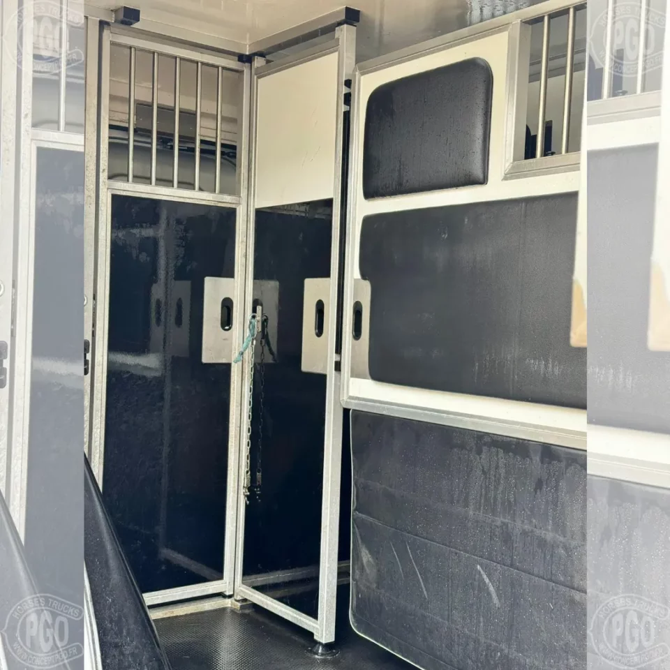 Camion Chevaux Renault Master 5 Places Aménagement Krismar – Image 9