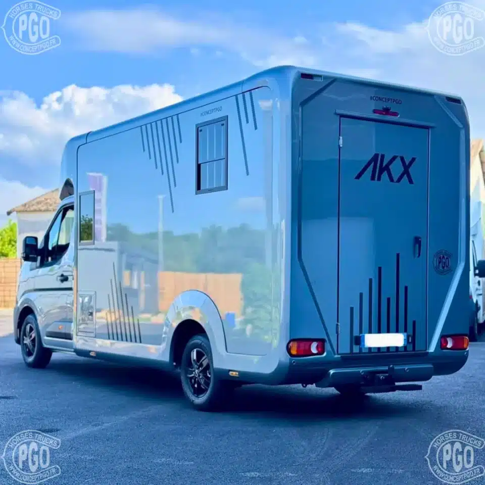 Camion Chevaux Renault Master AKX – 5 Places – Image 2