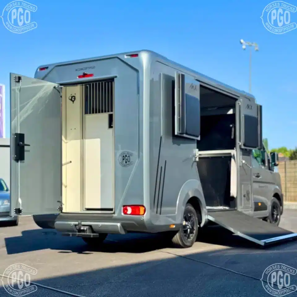 Camion Chevaux Renault Master AKX – 5 Places – Image 3