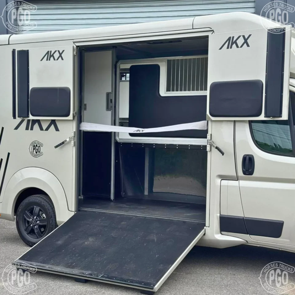 Camion Chevaux Opel Movano AKX – 3 Places – 2025 – Image 2