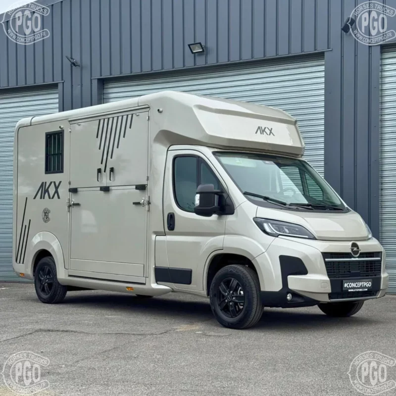 Camion Chevaux Opel Movano AKX – 3 Places – 2025