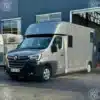Camion chevaux Renault Master AKX vue arrière avec pont et sellerie