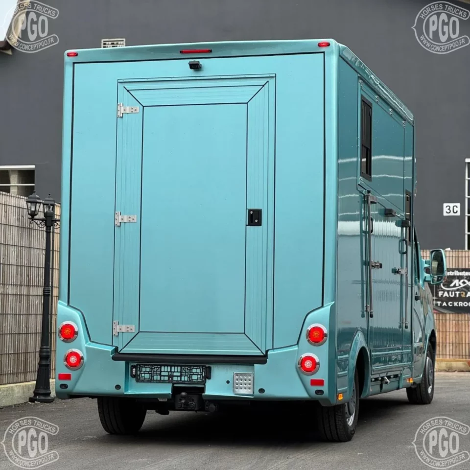 Camion Chevaux Renault Master – 165 CV – 2022 – VL