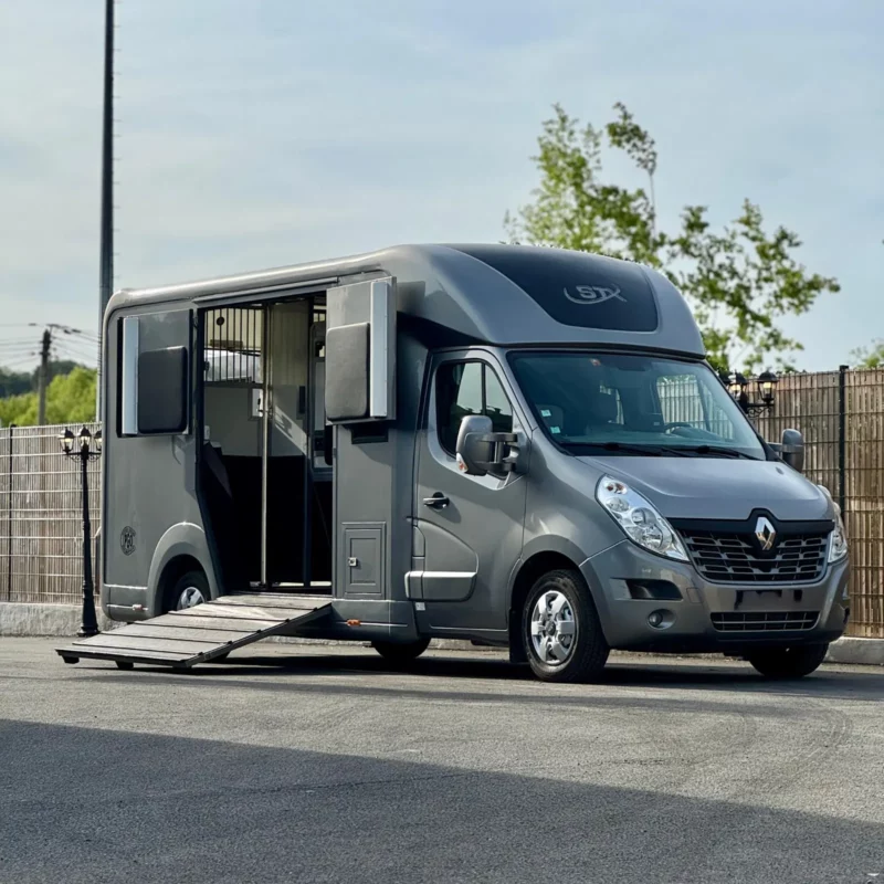 Camion Chevaux Renault Master STX – 2017 – 5 Places