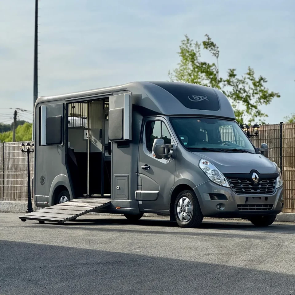 Camion Chevaux Renault Master STX – 2017 – 5 Places