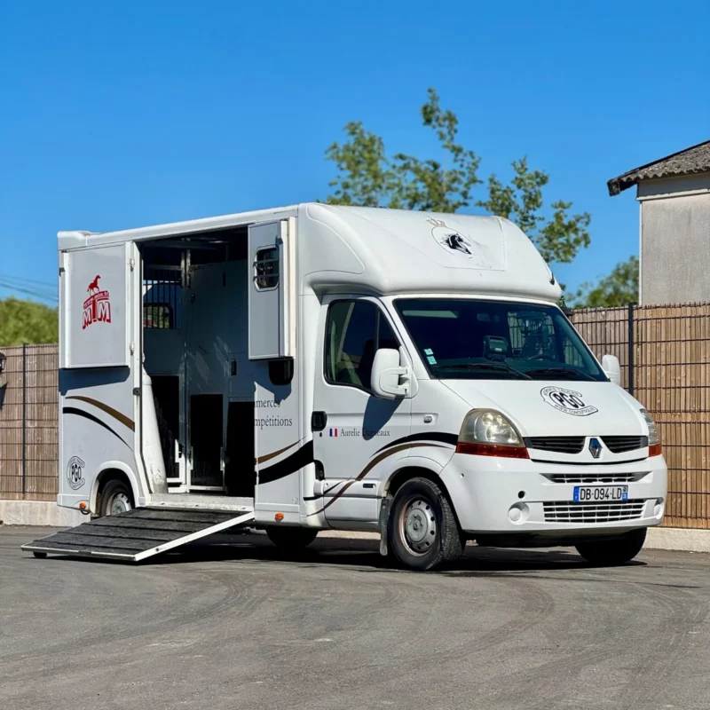 camion chevaux vl renault master mtm 2009