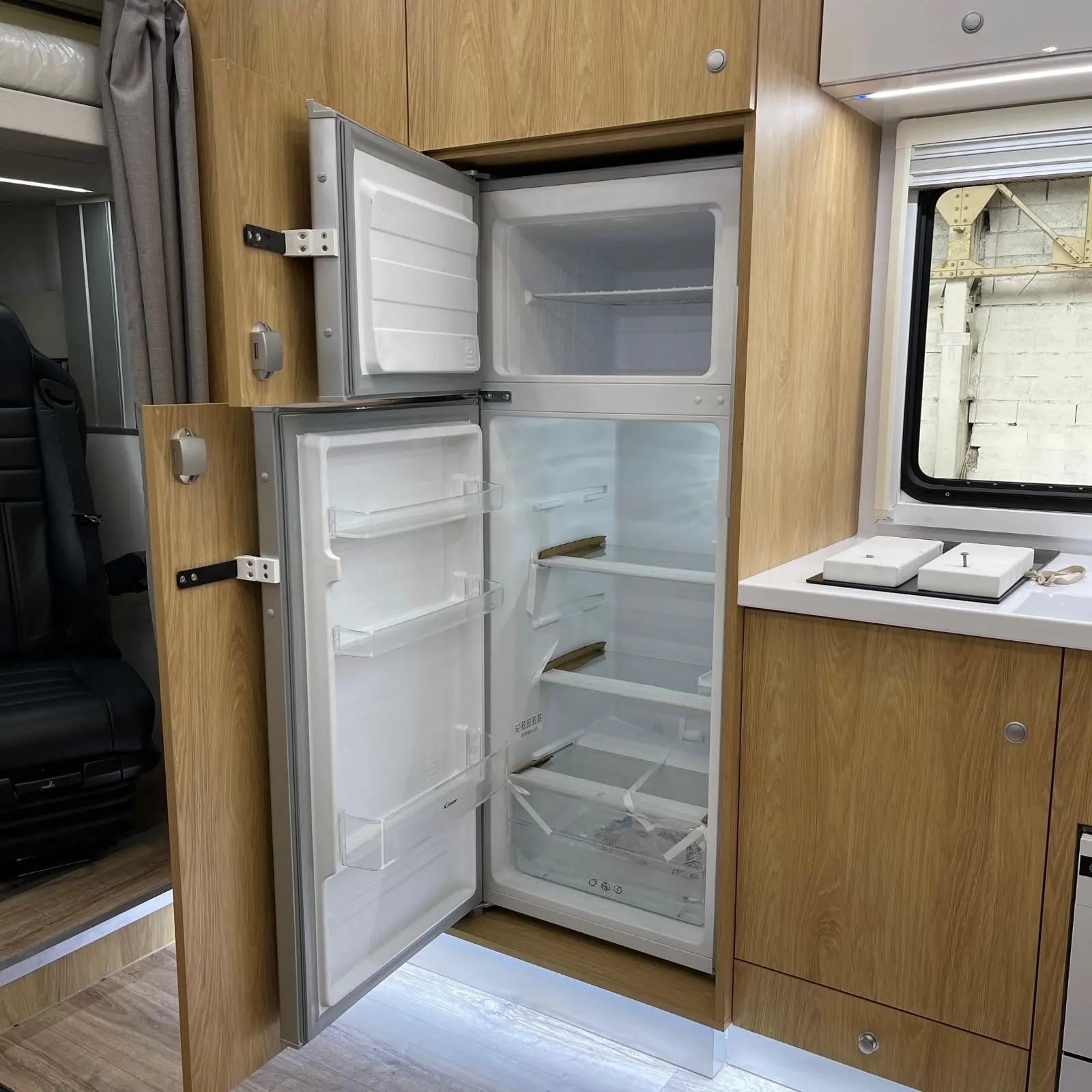 CPGO LX 26T camion chevaux PL 6 places, vue 4
